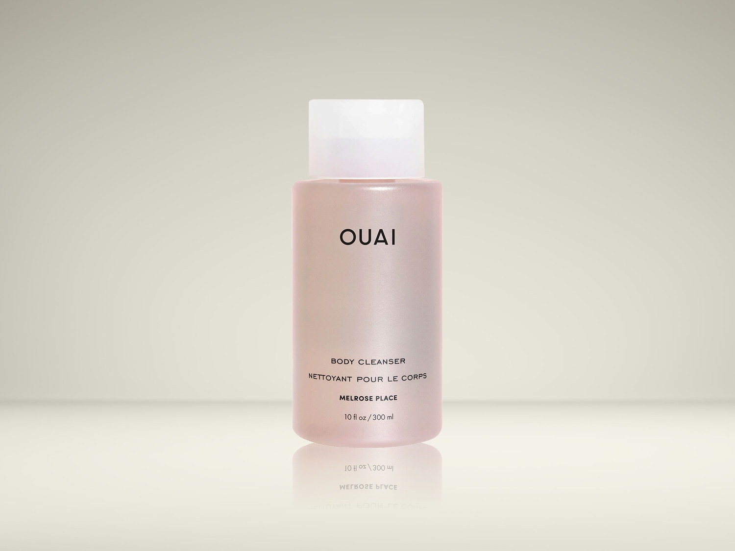 Bouteille rose clair de nettoyant pour le corps OUAI Melrose Place, contenant 10 fl oz/300 ml, idéale pour nettoyer et parfumer délicatement la peau.