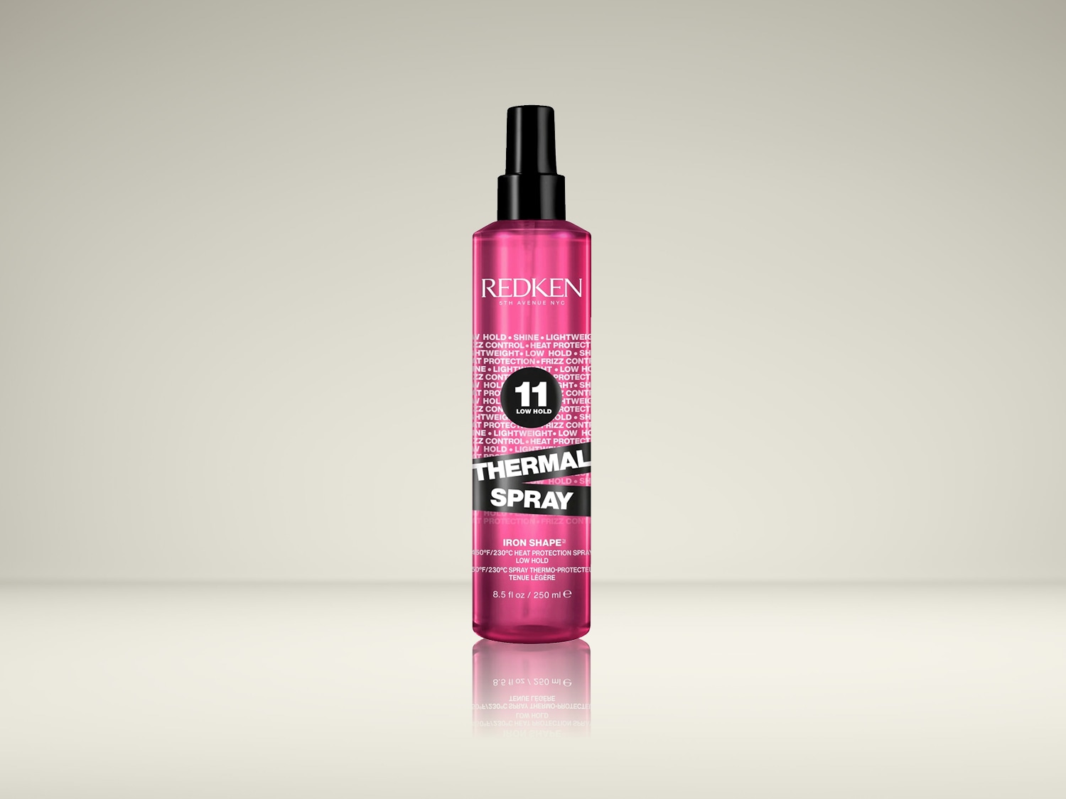 Voici le vaporisateur thermo-protecteur Iron Shape 11 de Redken dans son flacon rose, qui offre une tenue légère et protège vos cheveux de la chaleur jusqu'à 230°C.