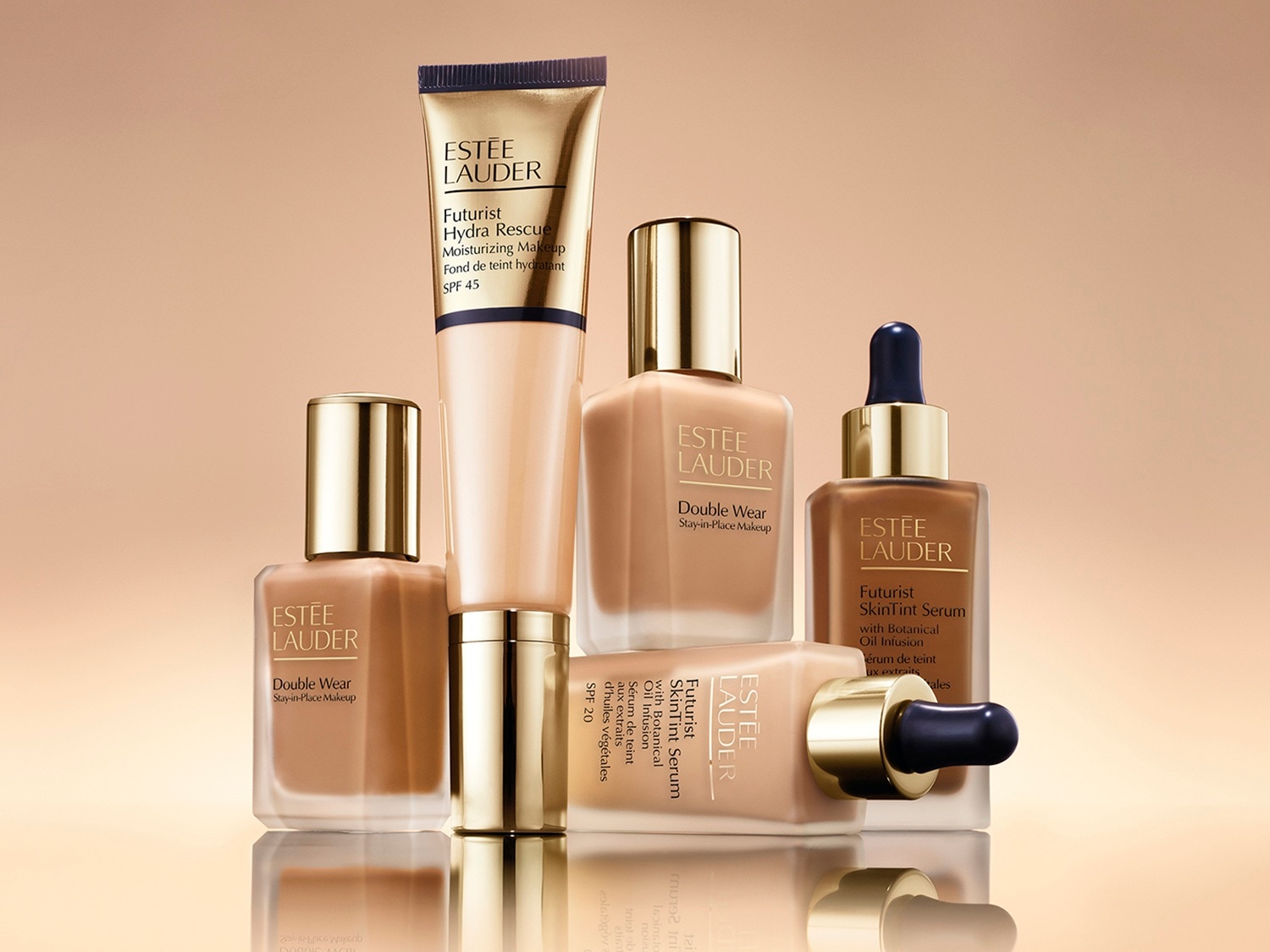 Kolekcja podkładów Estée Lauder, w tym Futurist Hydra Rescue SPF 45, Double Wear Stay-in-Place i Futurist SkinTint Serum z olejkami roślinnymi, zapewniająca kompleksowe rozwiązanie dla pięknej skóry.