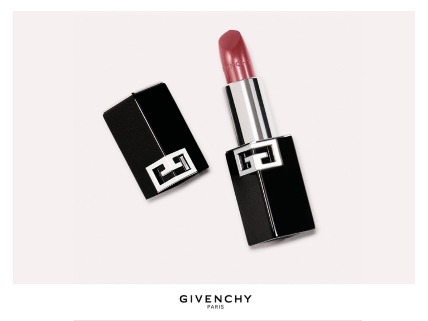 De Givenchy Le Rouge Interdit Intense Silk Lippenstick in een elegante zwarte huls met zilveren accenten en een roze tint, perfect voor een zijdezachte finish.