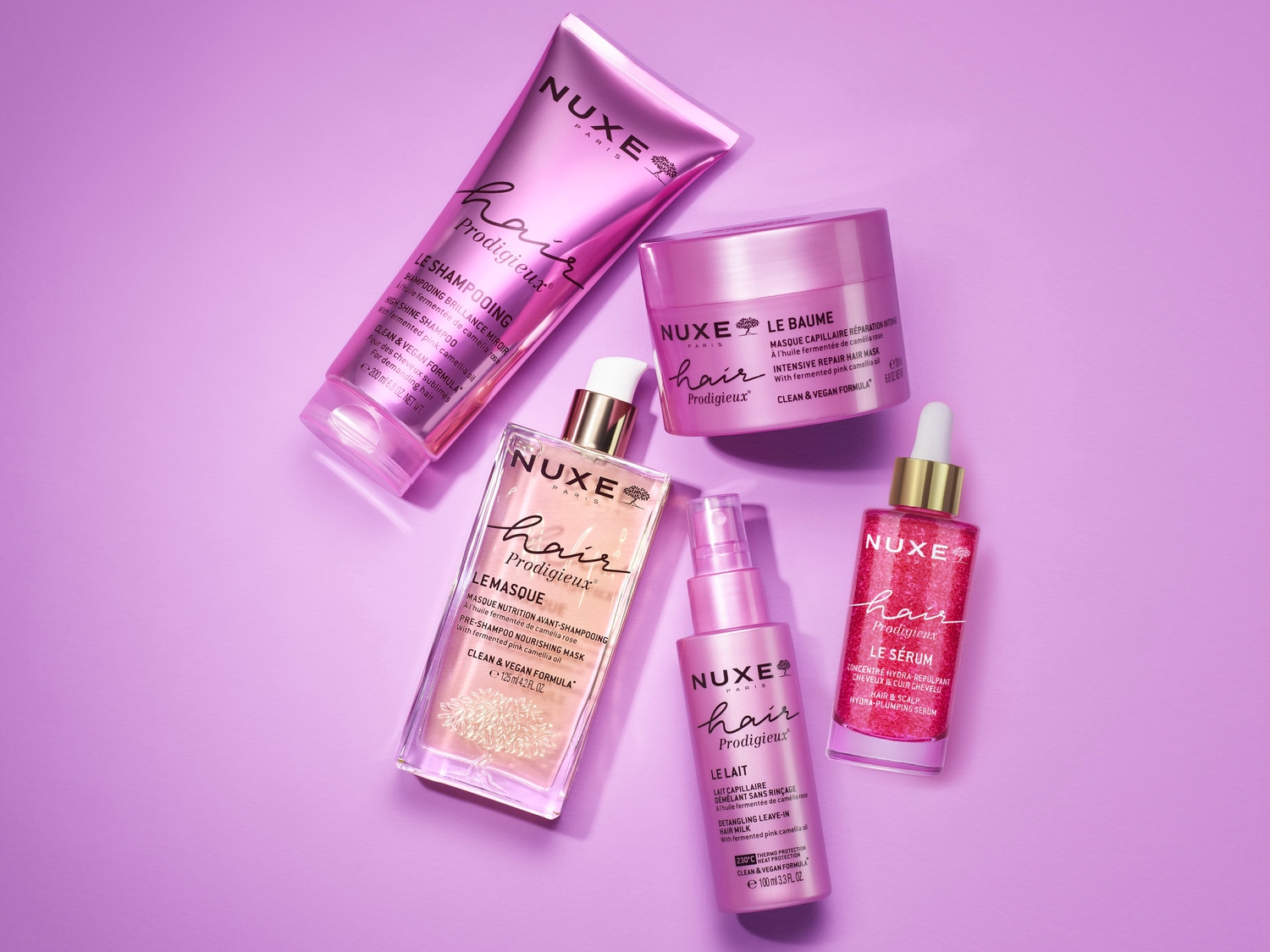Nuxe Hair Prodigieux: Haarmaske mit fermentiertem rosa Kamelienöl für die intensive Pflege vor der Haarwäsche, präsentiert in einer goldenen Flasche.