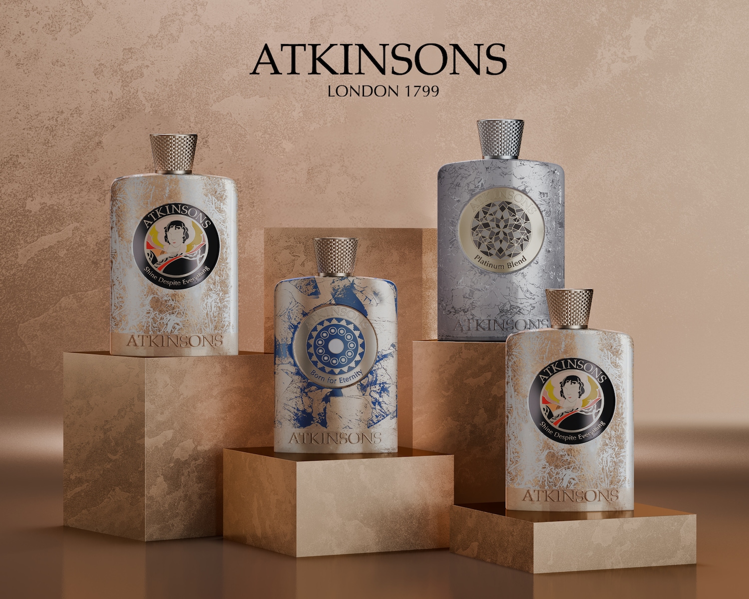 Cztery flakony perfum Atkinsons London 1799 o różnych wzorach i kolorach, ustawione na złotych postumentach, tworzą elegancką kompozycję.