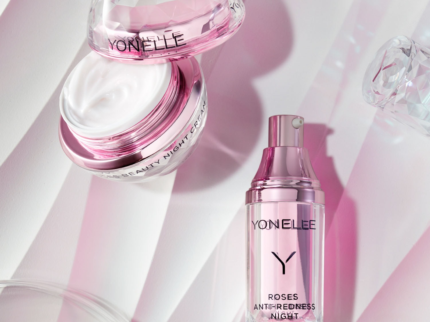 A Yonelle rózsaszín csomagolású, ránctalanító éjszakai krémje és anti-redness éjszakai krémje a tökéletes bőrápolási rituáléhoz.