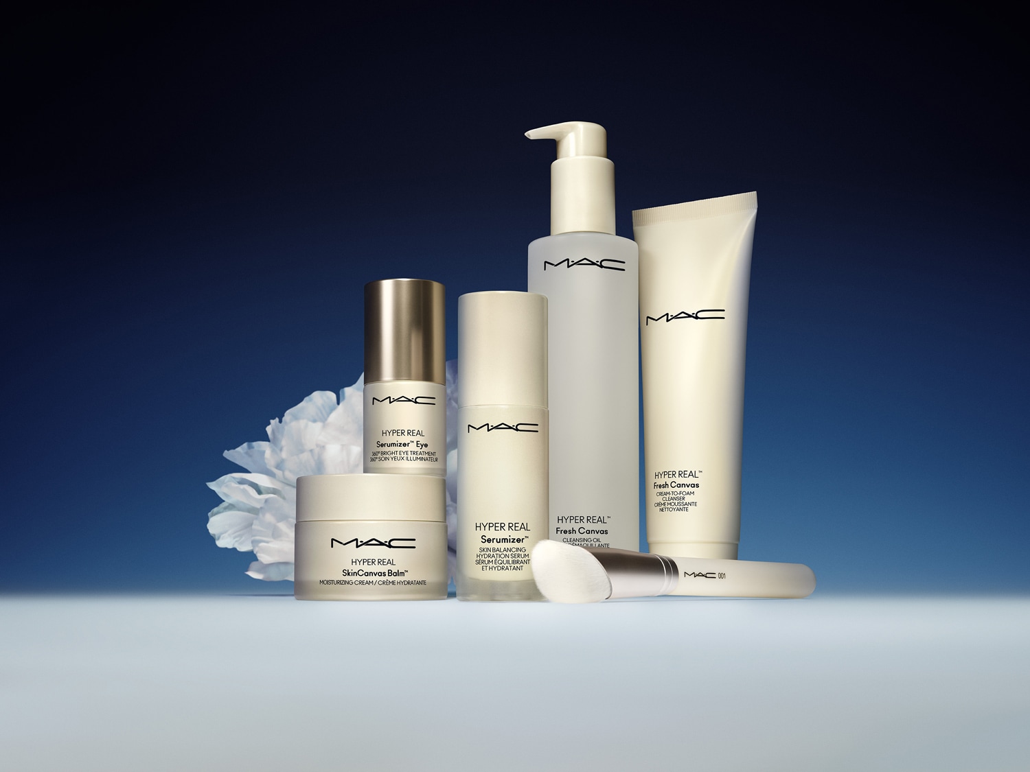 Ontdek de MAC Hyper Real collectie: Serumizer Eye, SkinCanvas Balm, Serumizer, Fresh Canvas Cleansing Oil en Cream-to-Foam Cleanser voor een stralende huid.