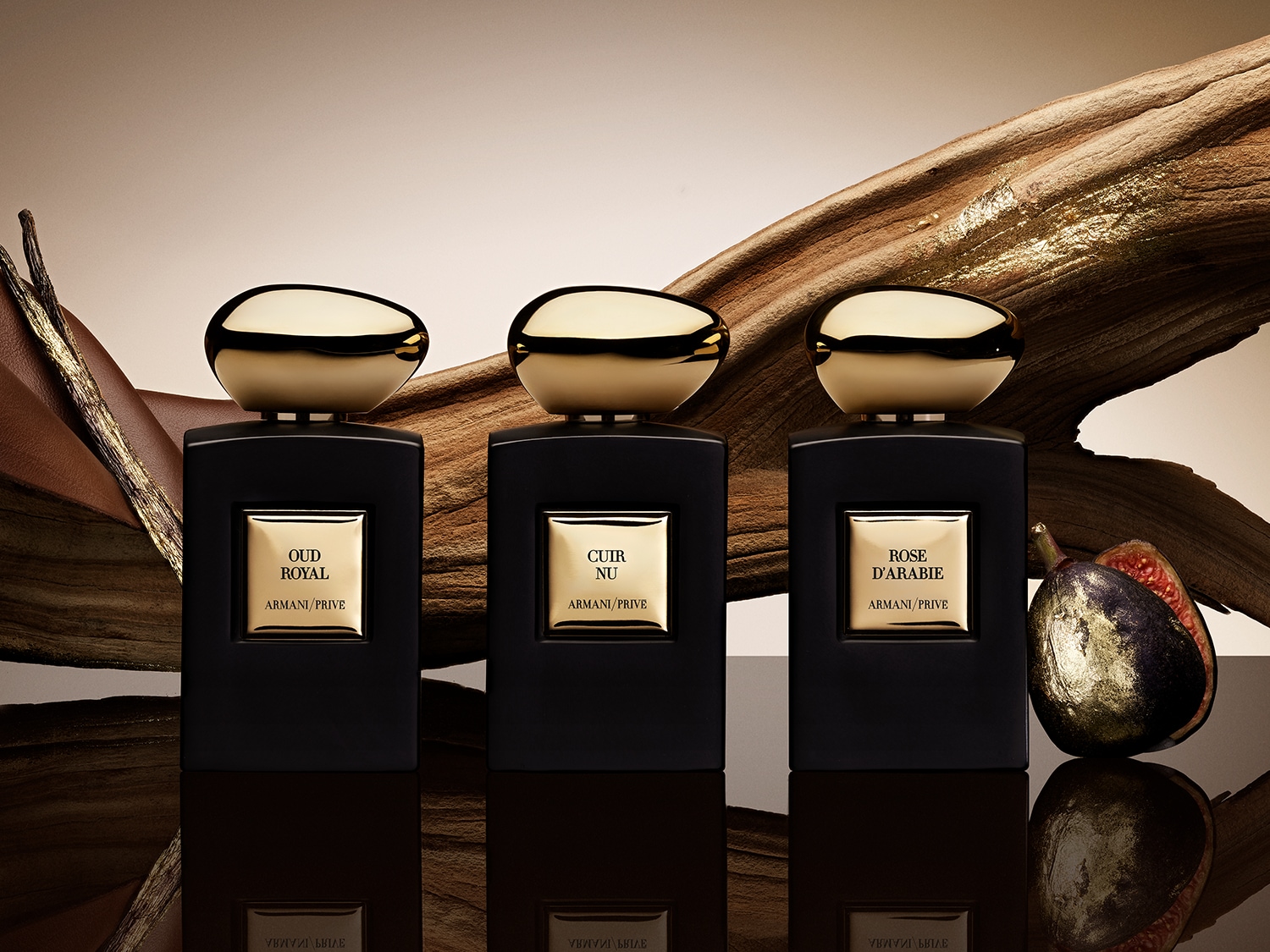 Elegancka kolekcja Armani Prive: Oud Royal, Cuir Nu i Rose D'Arabie w czarnych flakonach ze złotymi akcentami, emanująca luksusem i wyrafinowaniem.