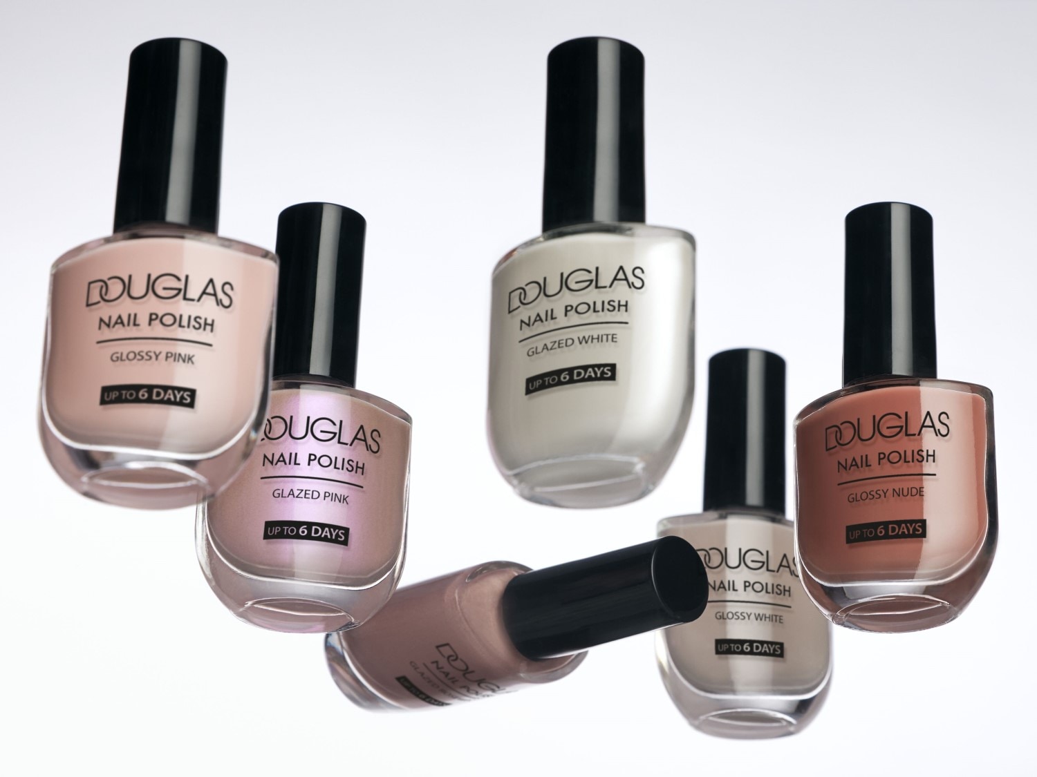 Ontdek Douglas nagellak in diverse tinten zoals Glossy Pink, Glazed Pink, Glazed White, Glossy White en Glossy Nude, die tot wel 6 dagen meegaan.