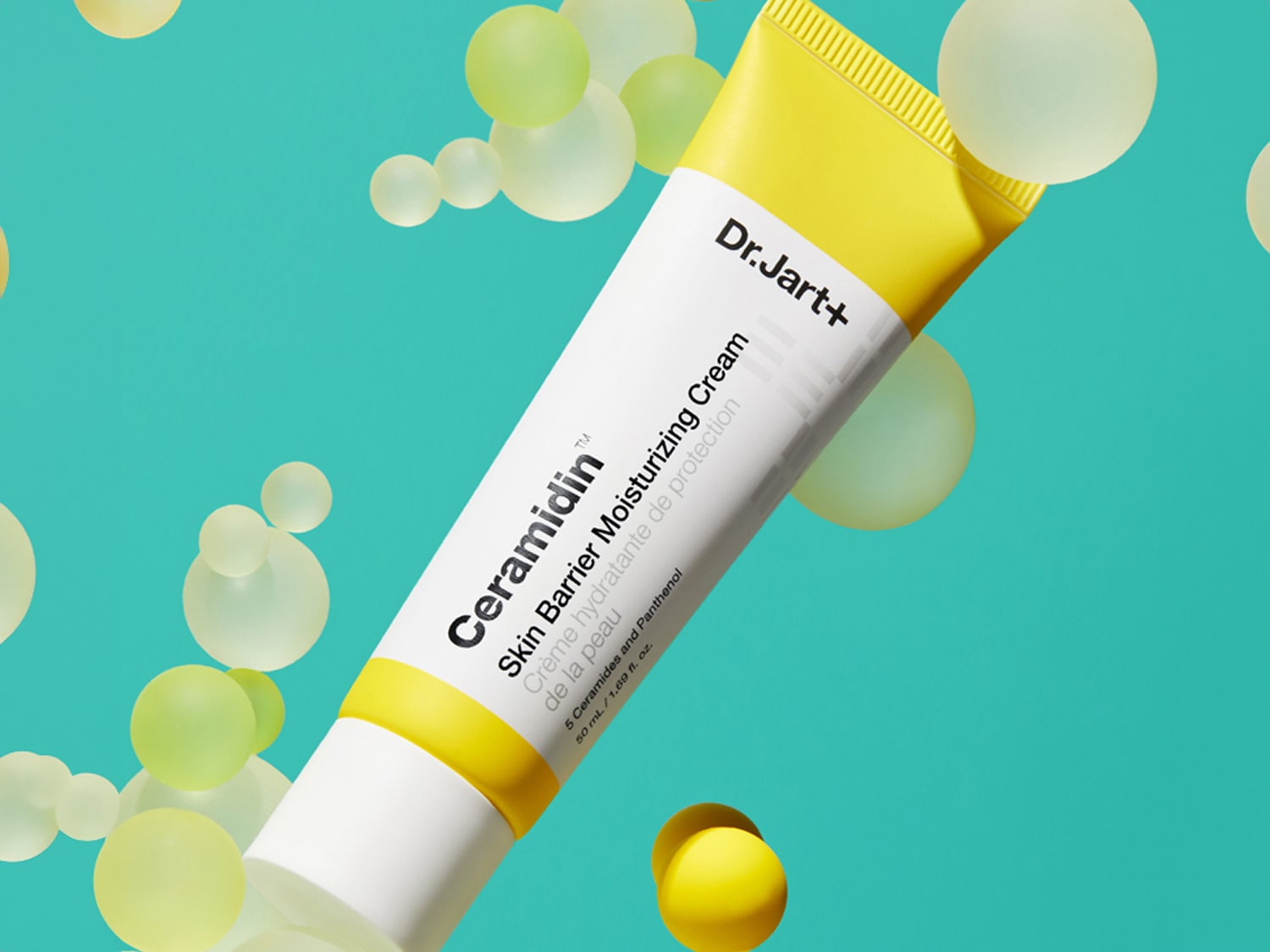 Découvrez la crème hydratante Ceramidin de Dr.Jart+ dans son tube blanc et jaune, enrichie de 5 céramides et de panthénol pour une peau protégée et hydratée.