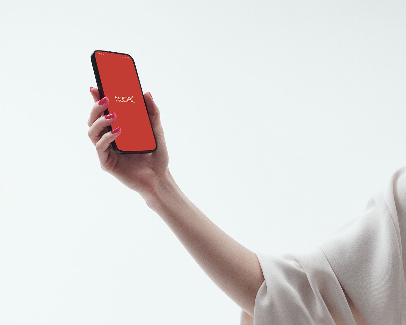 Maintenant, l'application Nocibé est à portée de main, affichant un écran rouge vif avec le logo blanc de Nocibé.