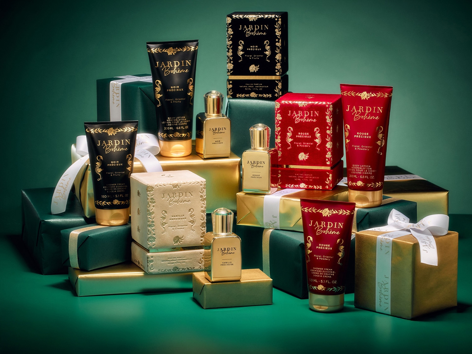 Découvrez Jardin Bohème, une collection de parfums et de soins corporels présentés sur des cadeaux emballés, offrant des senteurs florales et orientales.