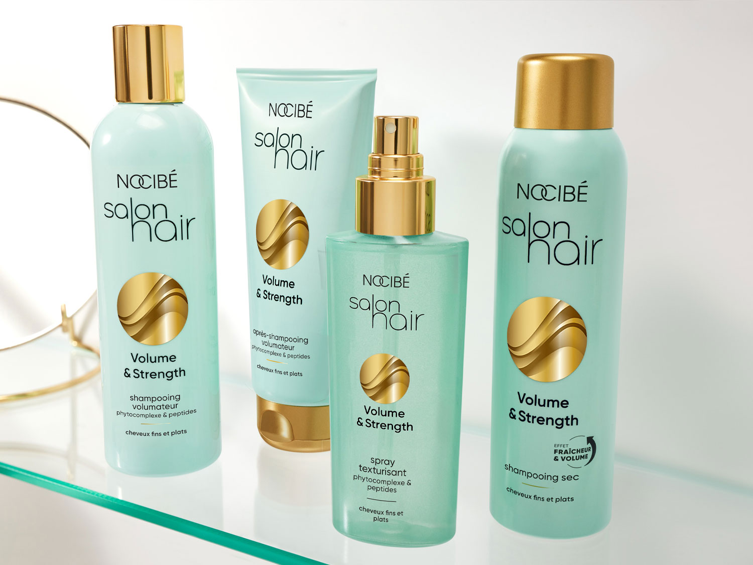 Découvrez la gamme Nocibé Salon Hair Volume & Strength, comprenant shampooing volumateur, après-shampooing, spray texturisant et shampooing sec, pour cheveux fins et plats.