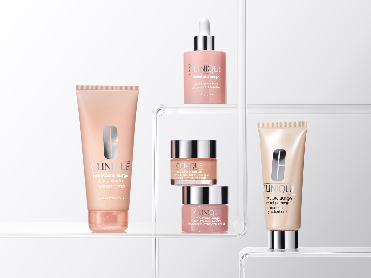 Clinique Moisture Surge kolekcia obsahuje telový hydratačný krém, aktívne rozjasňujúce sérum, 100H automaticky dopĺňajúci hydratačný krém, SPF 25 transparentný hydratačný krém a nočnú masku pre intenzívnu hydratáciu.