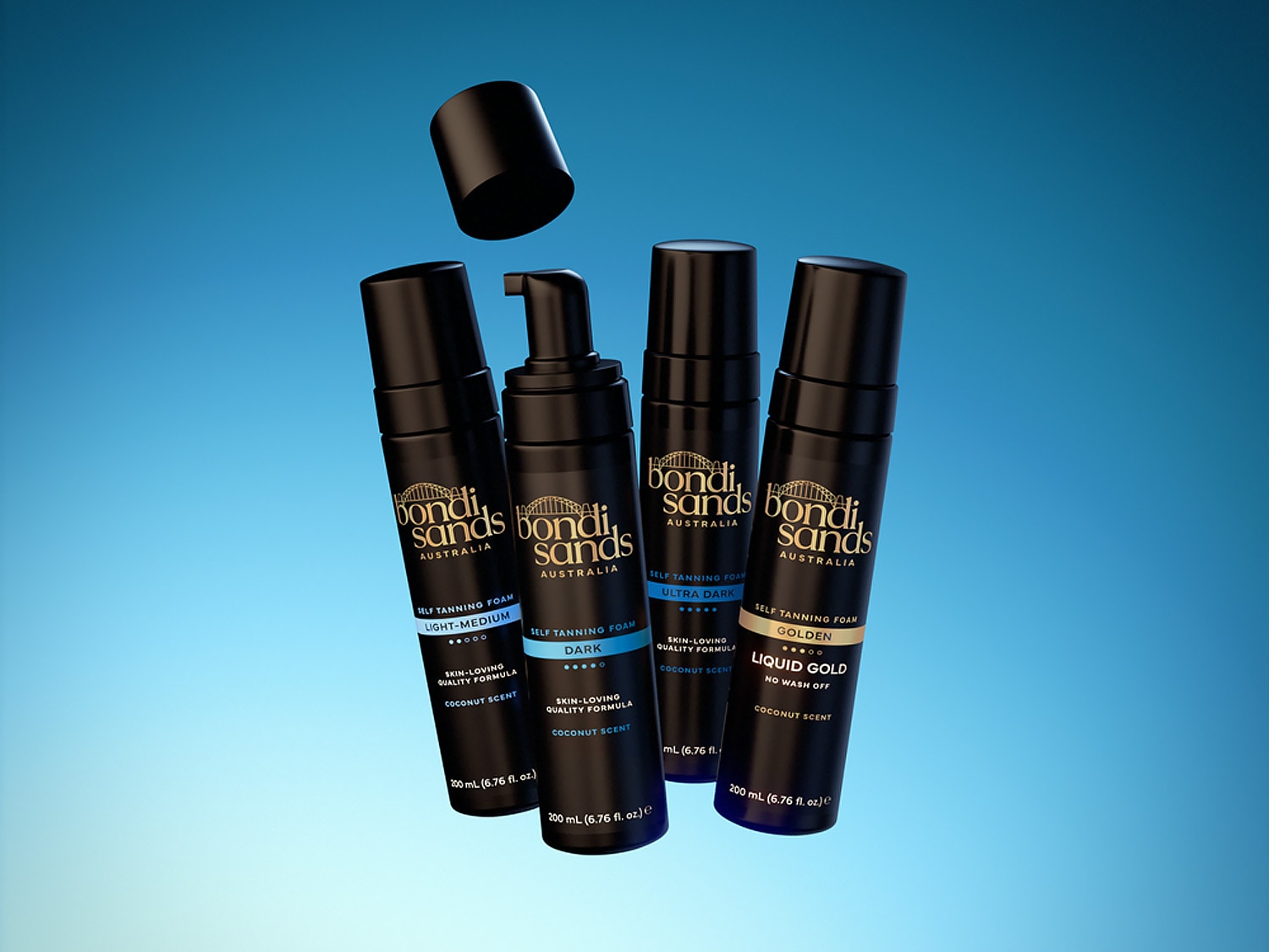 Štyri čierne fľaše Bondi Sands samoopaľovacieho prípravku v odtieňoch Light-Medium, Dark, Ultra Dark a Golden Liquid Gold s kokosovou vôňou.