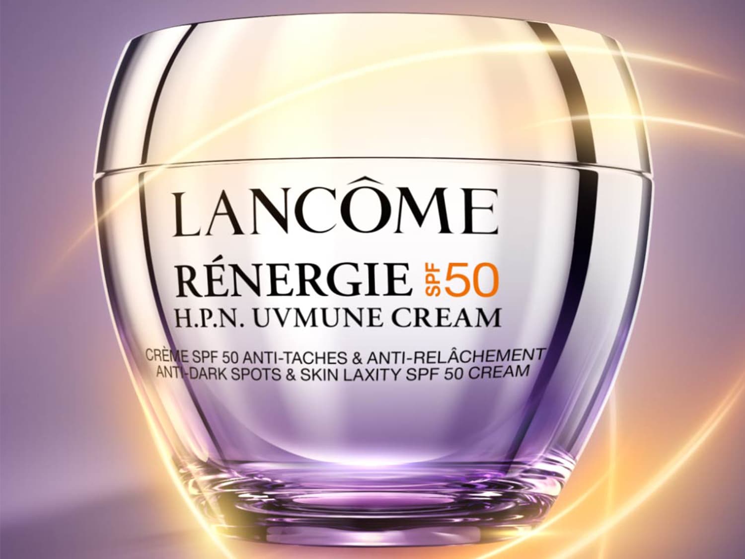 Ecco il vasetto di crema Lancôme Rénergie SPF 50 H.P.N. UVMUNE, un trattamento anti-età che combatte macchie scure e rilassamento cutaneo, confezionato in un elegante contenitore dai toni viola e argento.