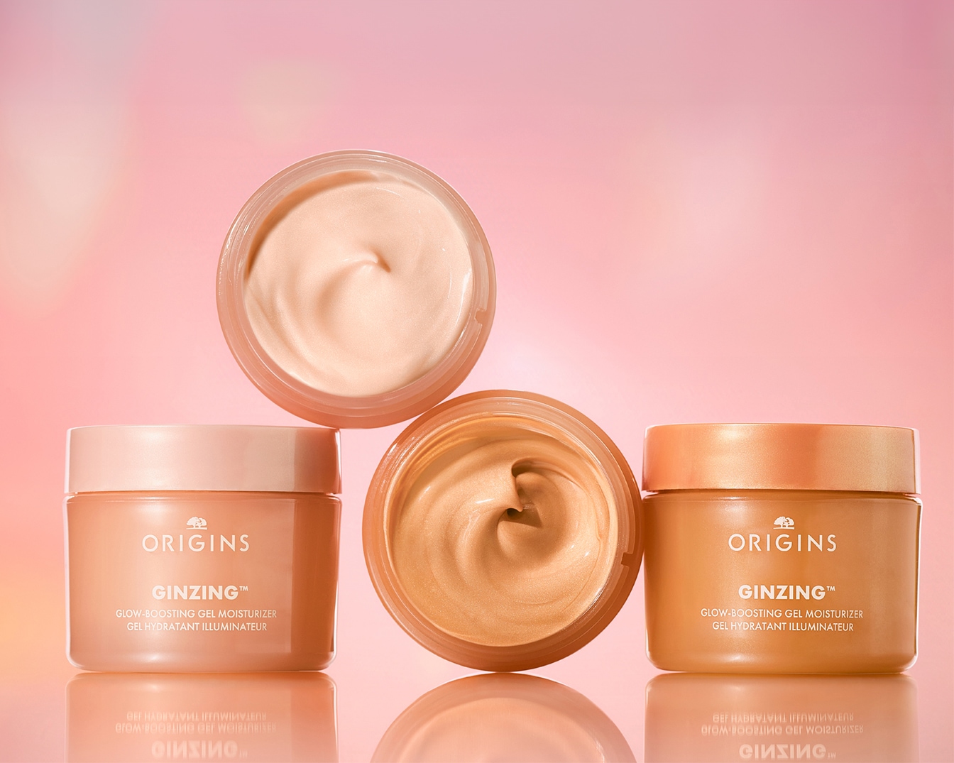 Een reeks Origins-producten, van gezichtsmasker tot vochtinbrengende crème, staan netjes op een rij, klaar om je huid te verwennen met natuurlijke ingrediënten.