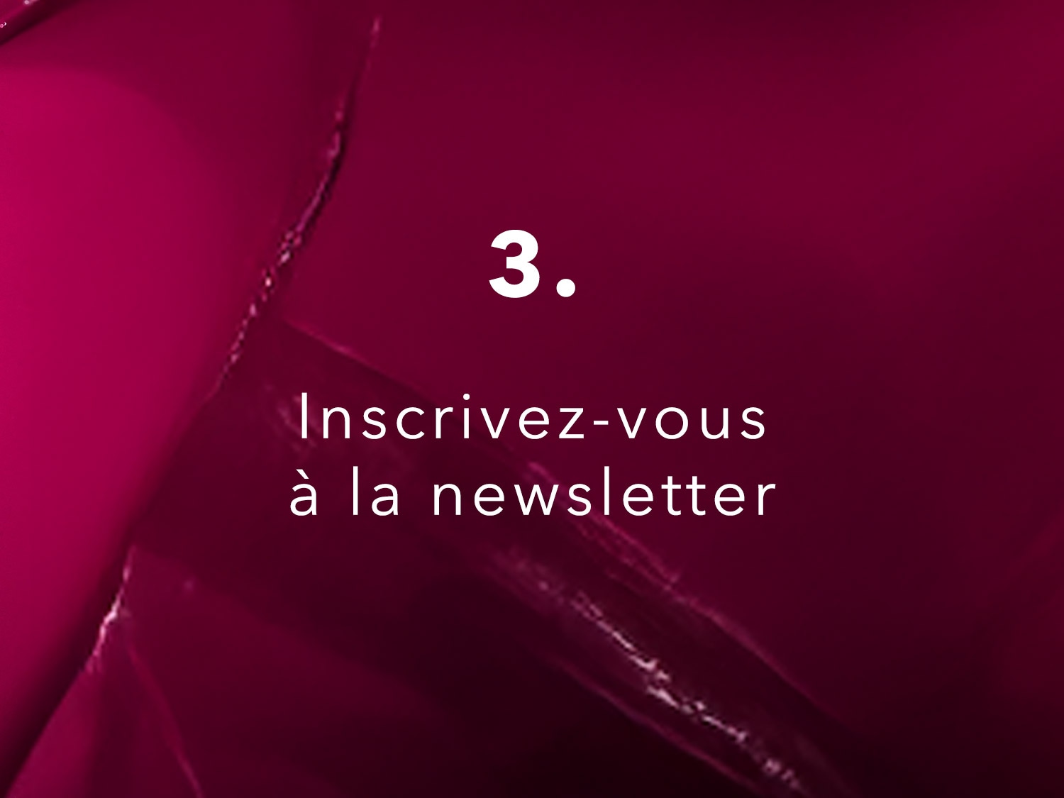 Inscrivez-vous à la newsletter sur un fond rose foncé pour ne rien manquer.