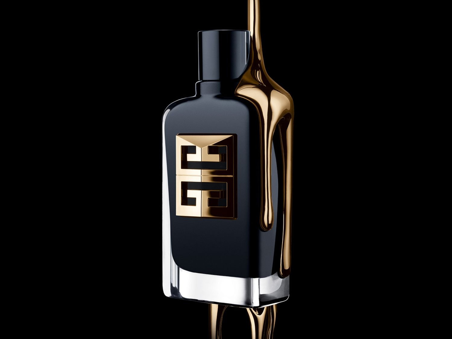 Découvrez l'élégance incarnée avec ce parfum Givenchy, où le flacon noir laqué rencontre des accents dorés luxueux, capturant l'essence du raffinement.