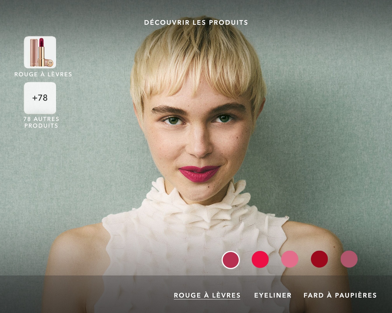 Découvrez les produits de maquillage : une femme portant un rouge à lèvres fuchsia, avec des options de couleurs affichées en bas pour les lèvres, les yeux et plus.