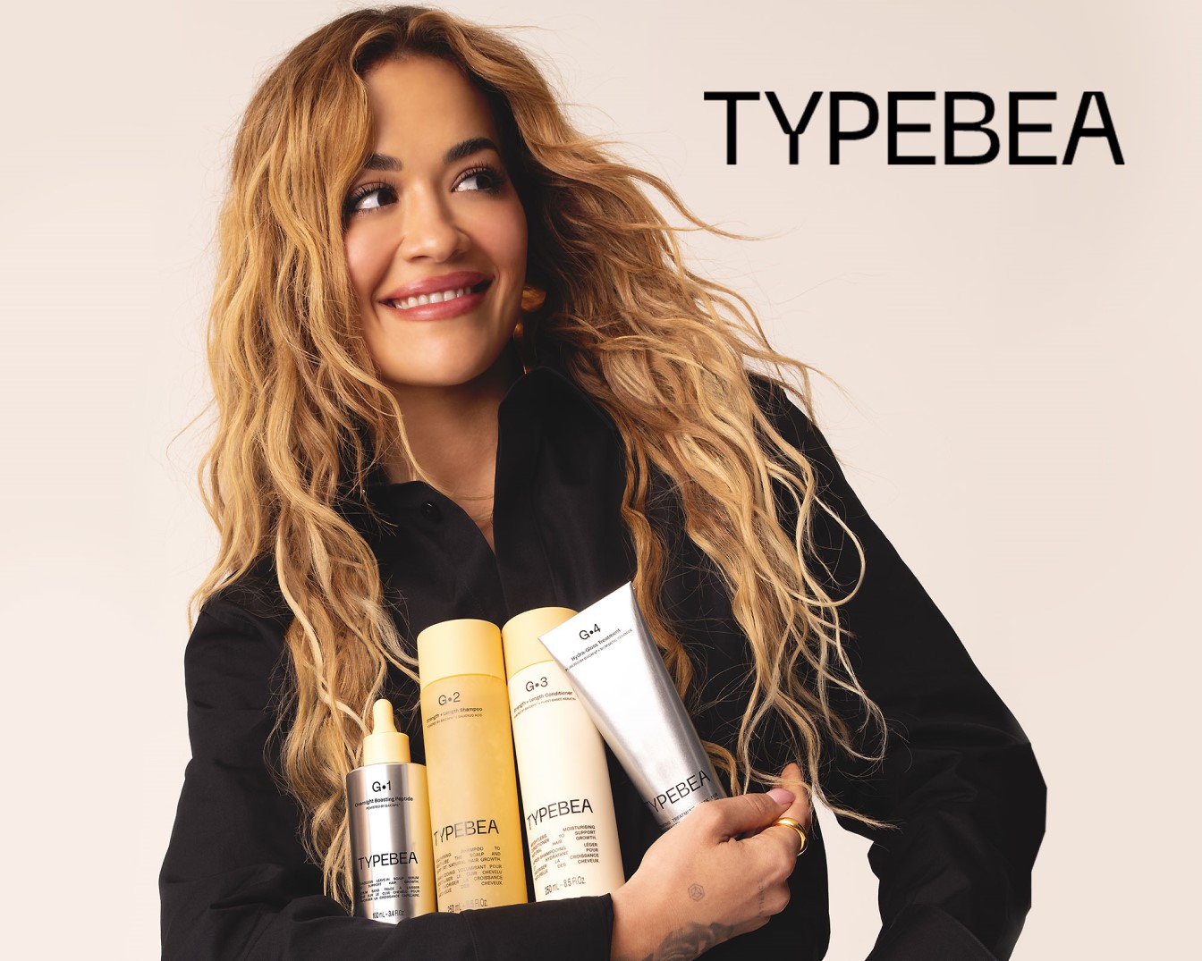 Rita Ora präsentiert TYPEBEA Haarpflegeprodukte, darunter G.1 Overnight Boosting Peptide, G.2 Strength + Length Shampoo, G.3 Strength + Length Conditioner und G.4 Hydra-Gloss Treatment.