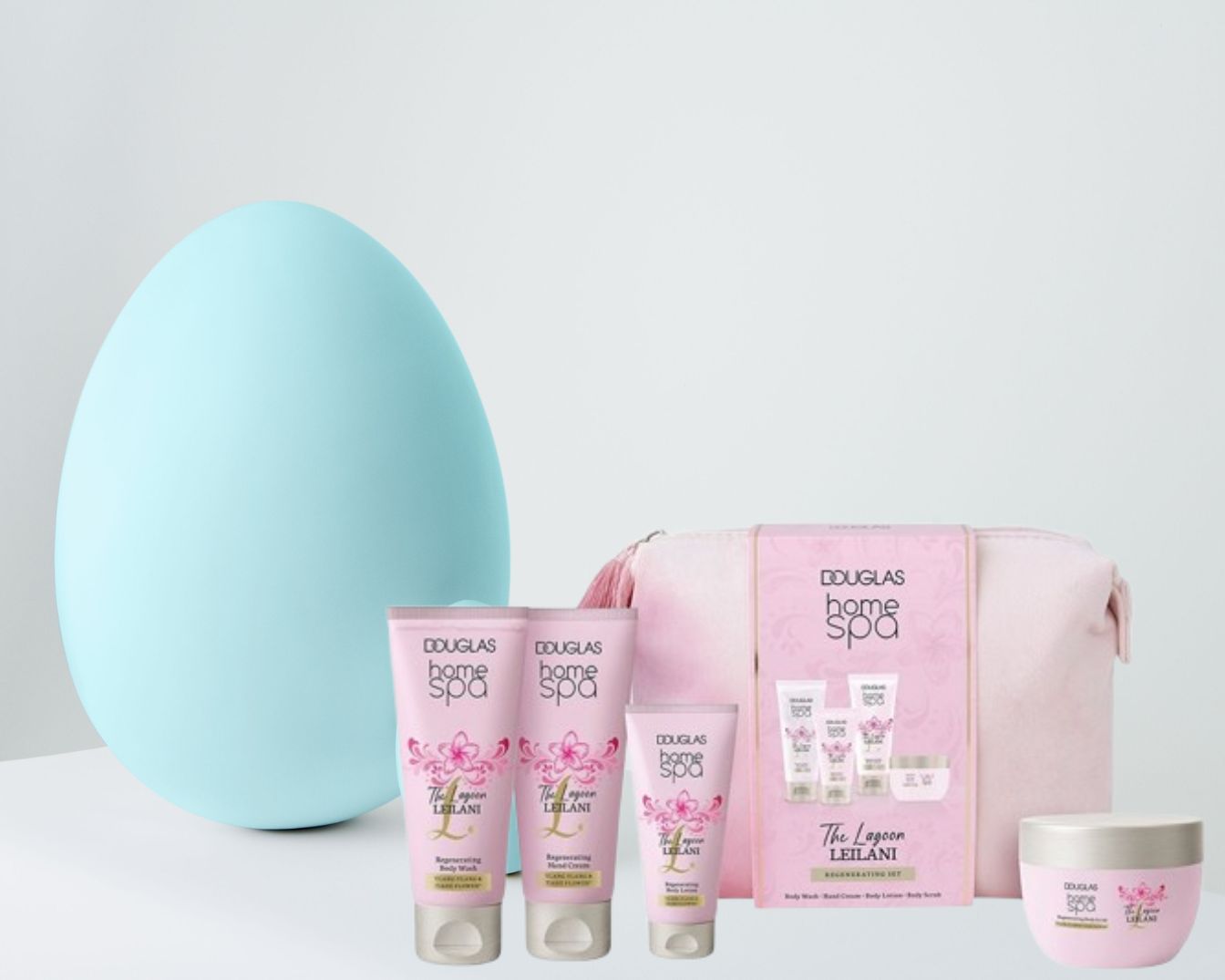 Súprava Douglas Home Spa The Lagoon Leilani s telovým mliekom, krémom na ruky, telovým peelingom a sprchovacím gélom v ružovom balení.