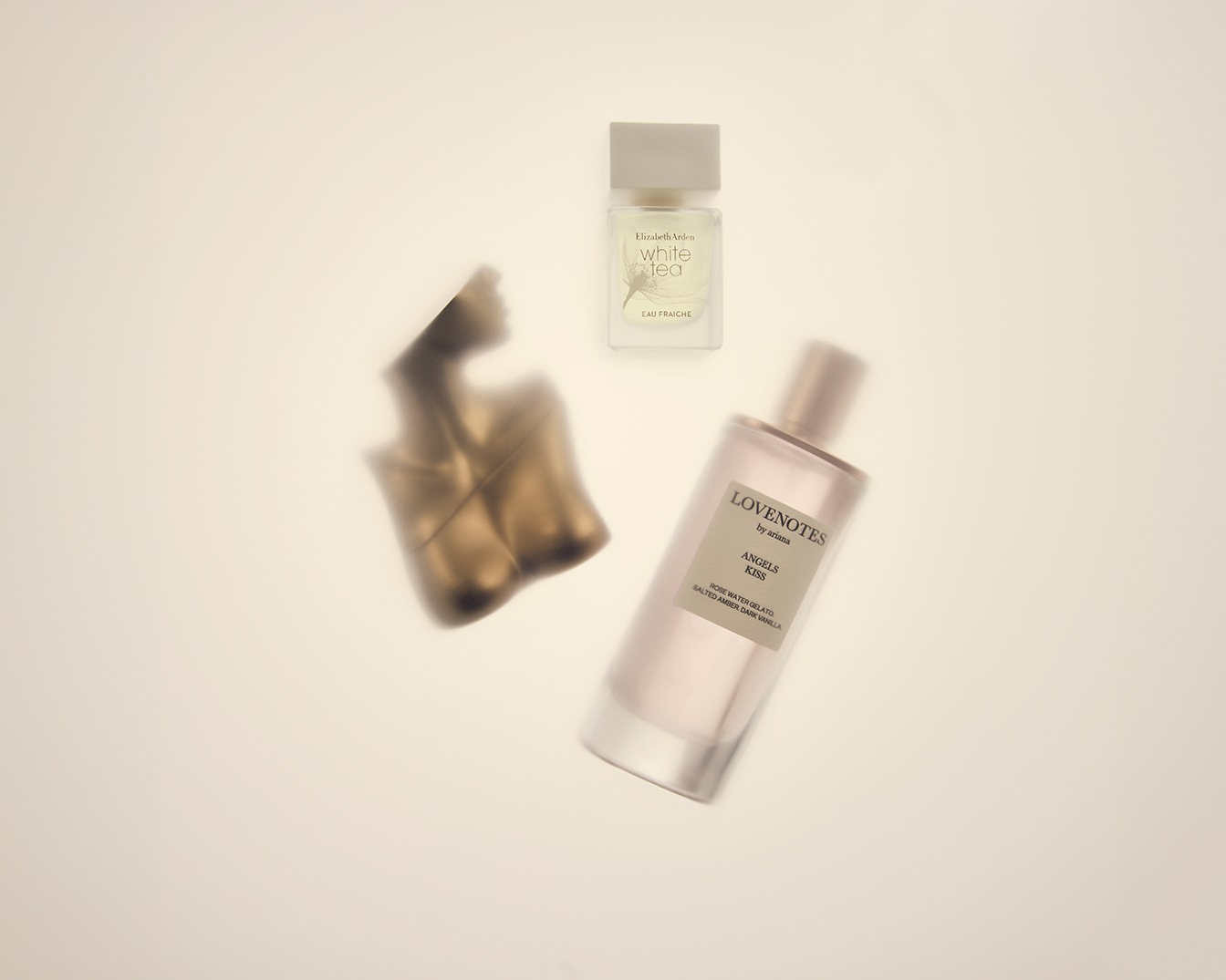 Découvrez le parfum Elizabeth Arden White Tea Eau Fraîche, ainsi que LOVENOTES by Ariana Angels Kiss, un parfum aux notes de rose, d'ambre et de vanille.