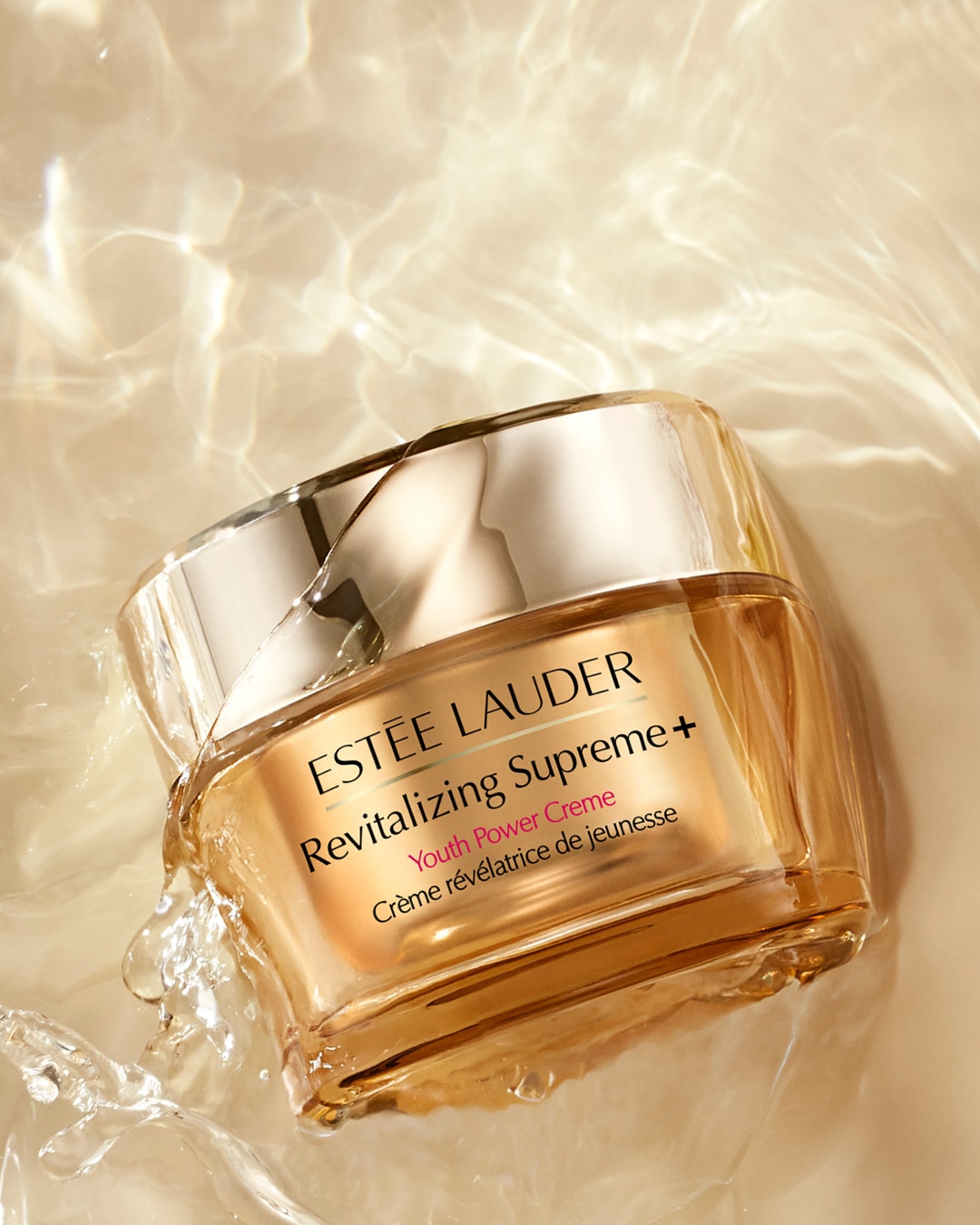 Découvrez la Crème Révélatrice de Jeunesse Revitalizing Supreme+ d'Estée Lauder, un soin puissant pour une peau visiblement plus jeune et éclatante.