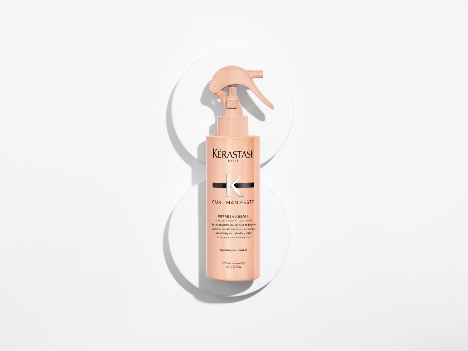 Kérastase Curl Manifesto Refresh Absolu Spray für lockiges, sehr lockiges und krauses Haar, mit Manuka-Honig und Ceramid, für die Anwendung am zweiten Tag.