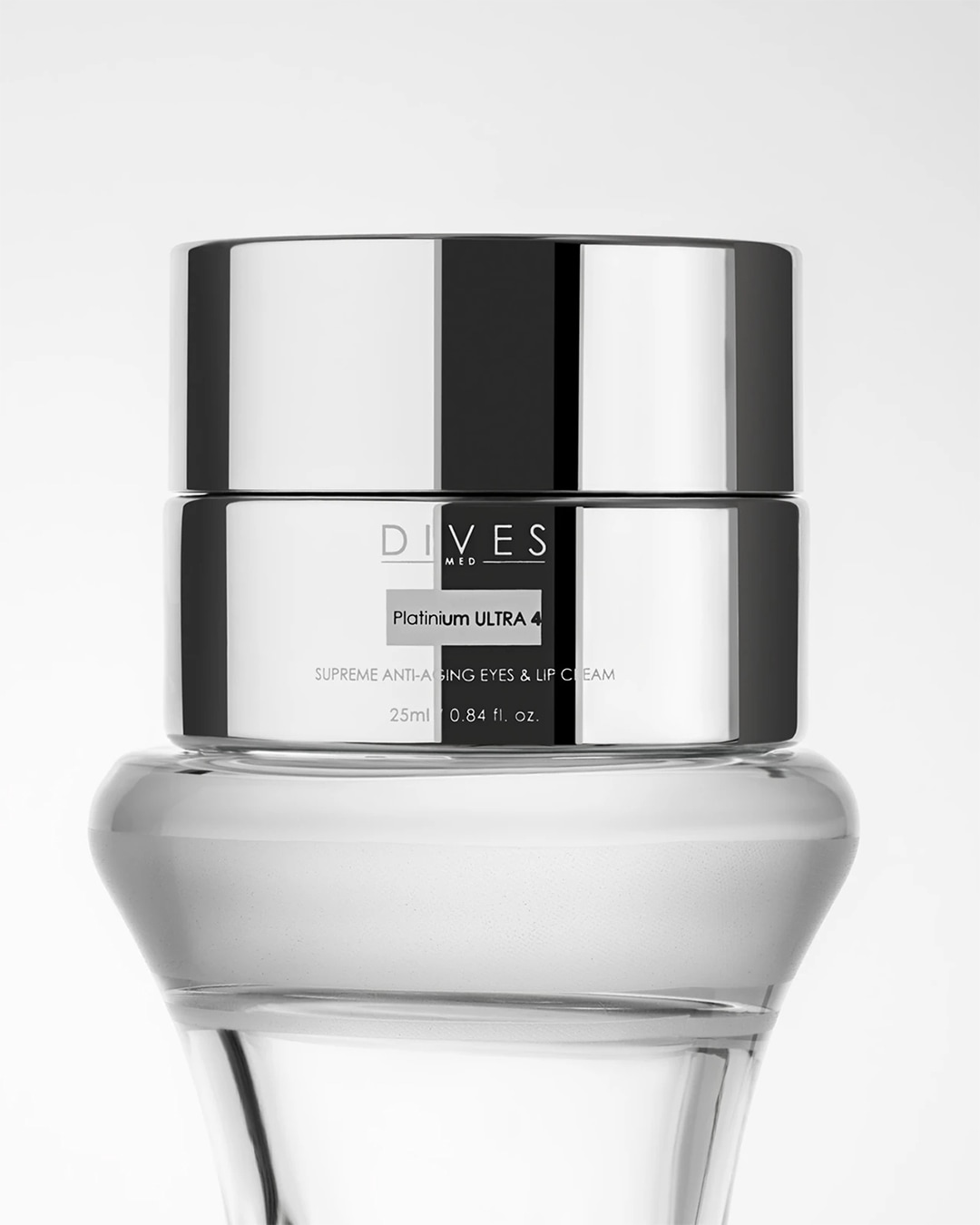 Srebrny słoiczek kremu pod oczy i do ust DIVES MED Platinium ULTRA 4 o pojemności 25 ml, zapewniający efekt anti-aging.
