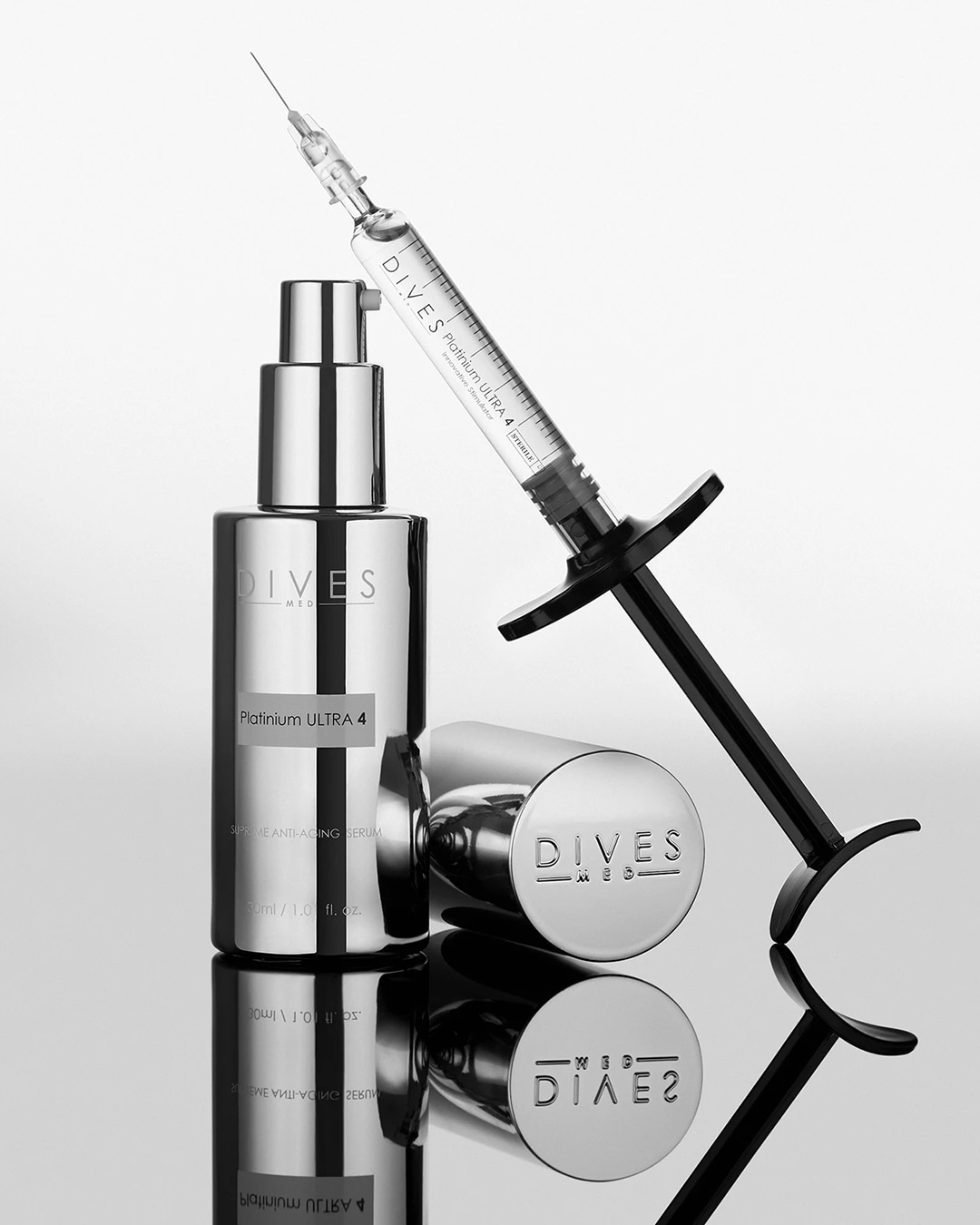Serum przeciwstarzeniowe Dives Med Platinium ULTRA 4 w srebrnym opakowaniu z aplikatorem w postaci strzykawki.