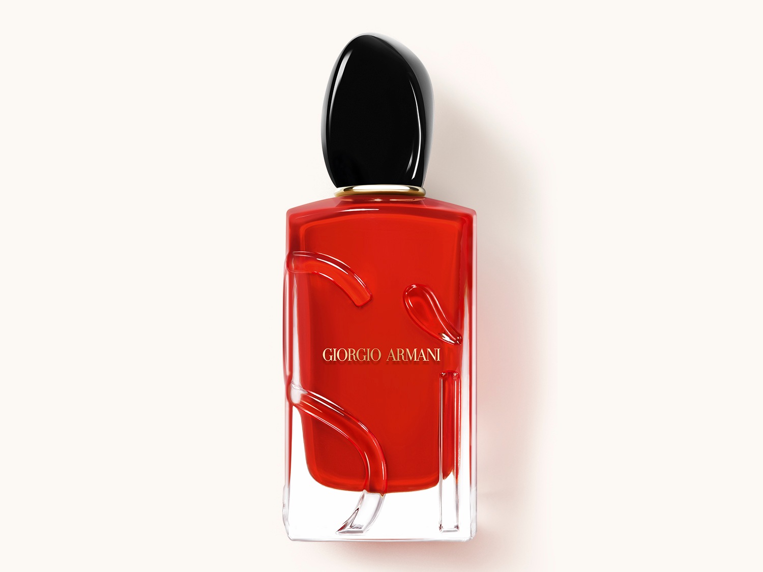 Roter Giorgio Armani Flakon mit schwarzem Verschluss, der Eleganz und Stil verkörpert.