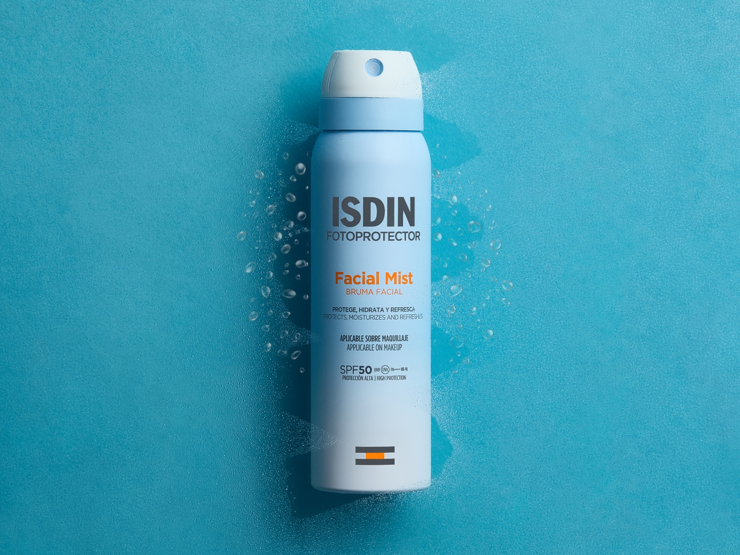 Aquí tienes ISDIN Fotoprotector Facial Mist, una bruma facial que protege, hidrata y refresca tu piel, con SPF50, ideal para usar sobre el maquillaje.