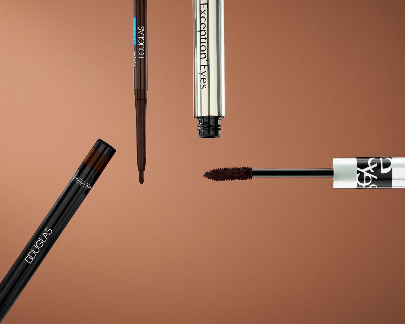 Entdecke die Douglas Exception'Eyes Kollektion: wasserfester Augenstift in Braun, Mascara mit cremiger Textur für voluminöse Wimpern und Kajalstift mit integriertem Anspitzer für präzise Linien.