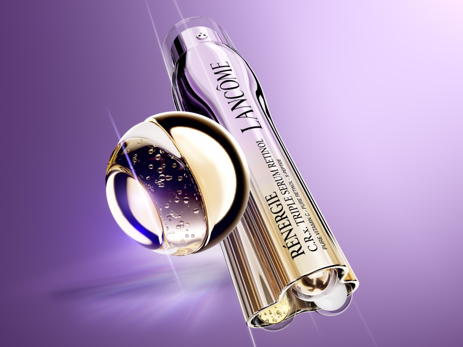 Fľaštička séra Lancôme Rénergie C.R.x Triple Serum Retinol v zlatej farbe s fialovým nádychom a priehľadnou guľôčkou s bublinkami na fialovom pozadí.