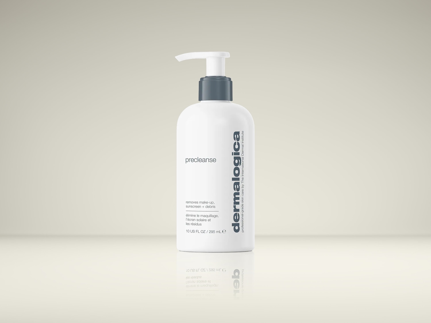 Dermalogica Precleanse in een witte fles met pompje, verwijdert make-up, zonnebrandcrème en vuil, 295 ml.