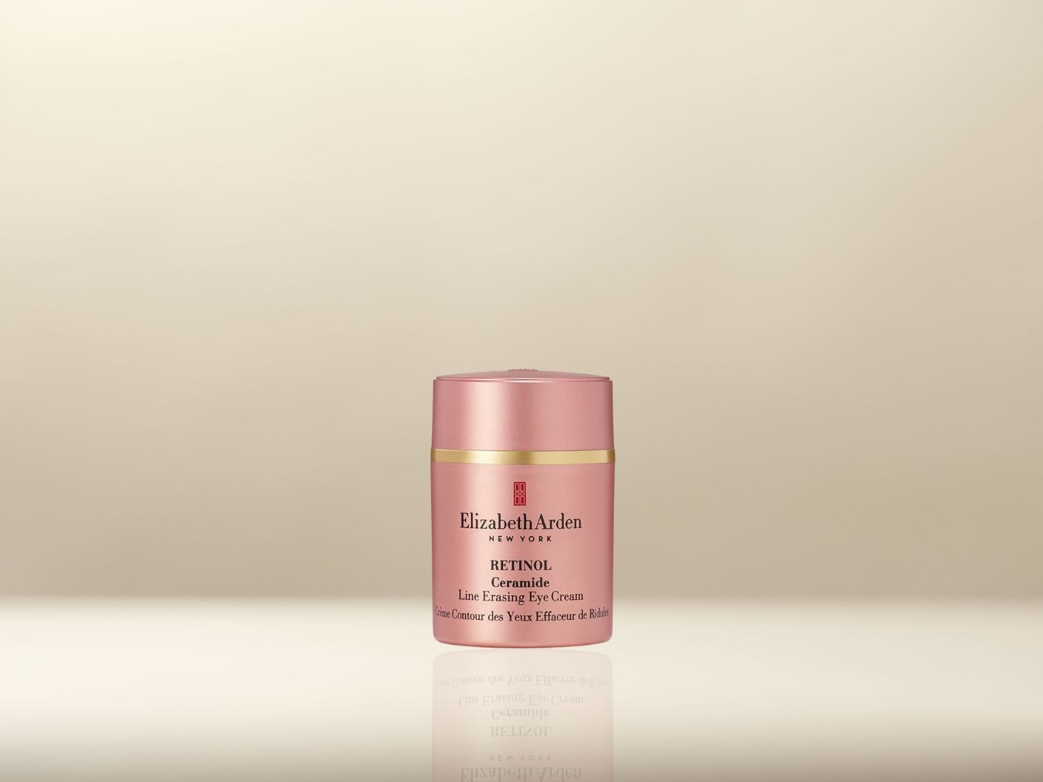 Roze pot van Elizabeth Arden Retinol Ceramide Line Erasing Eye Cream, die fijne lijntjes rond de ogen vermindert.