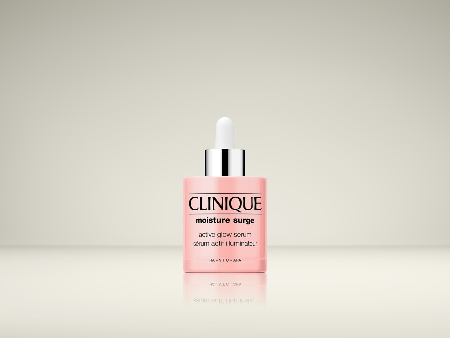 Roze Clinique Moisture Surge Active Glow Serum fles met een witte pipet, die een actieve glow serum bevat met HA, Vitamine C en AHA.