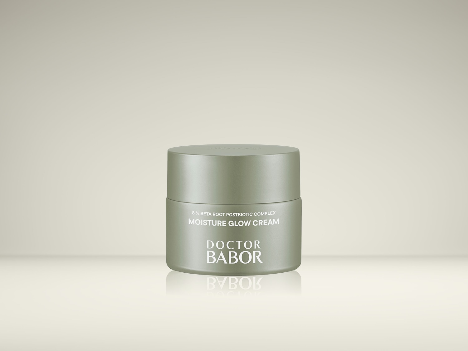 De Doctor Babor Moisture Glow Cream is een hydraterende crème in een olijfgroene pot met een matte afwerking en witte tekst, perfect voor een stralende huid.