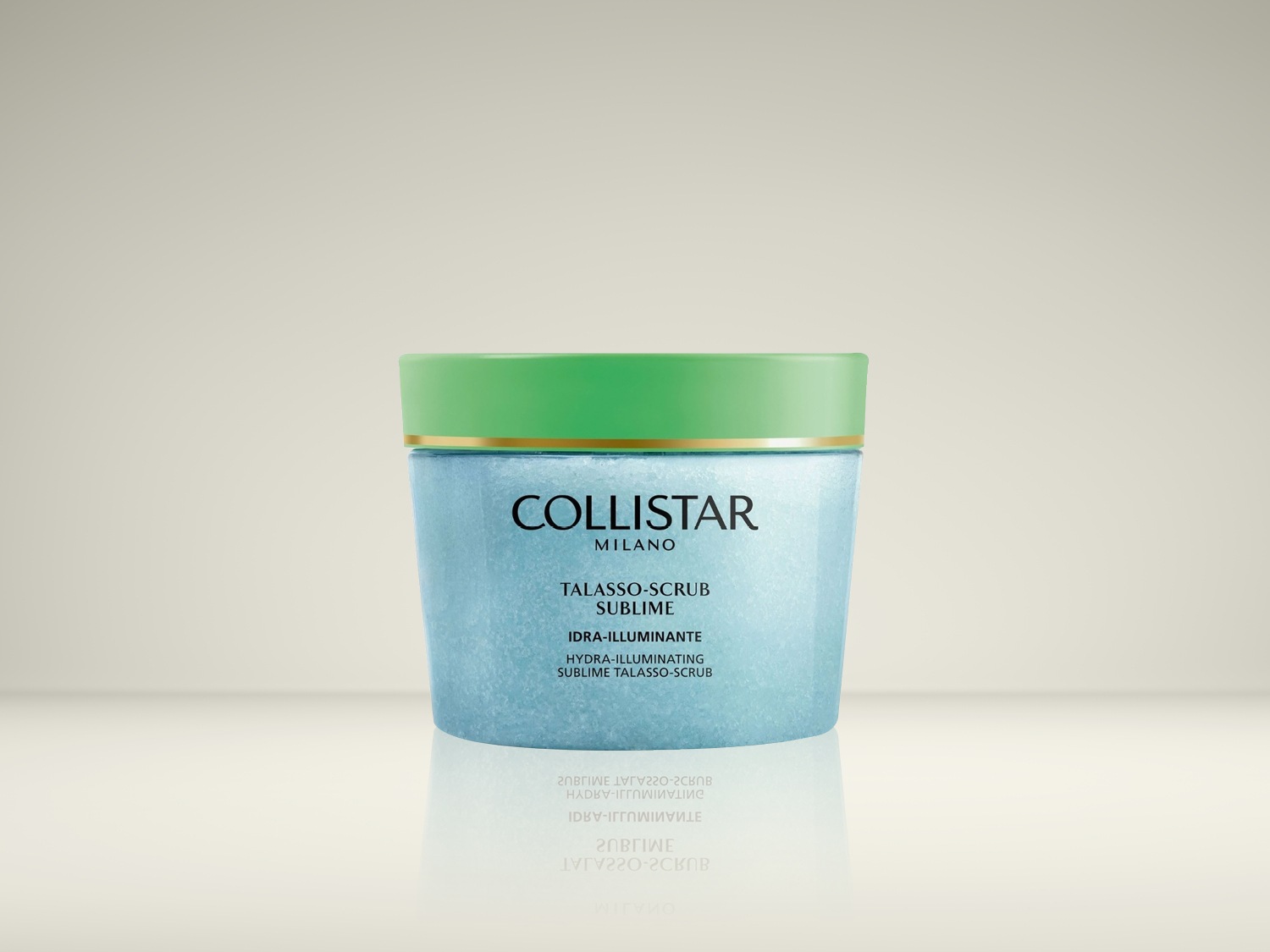 De Collistar Talasso-Scrub Sublime in een blauwe pot met een groene deksel, biedt hydratatie en verheldering voor een sublieme scrubervaring.