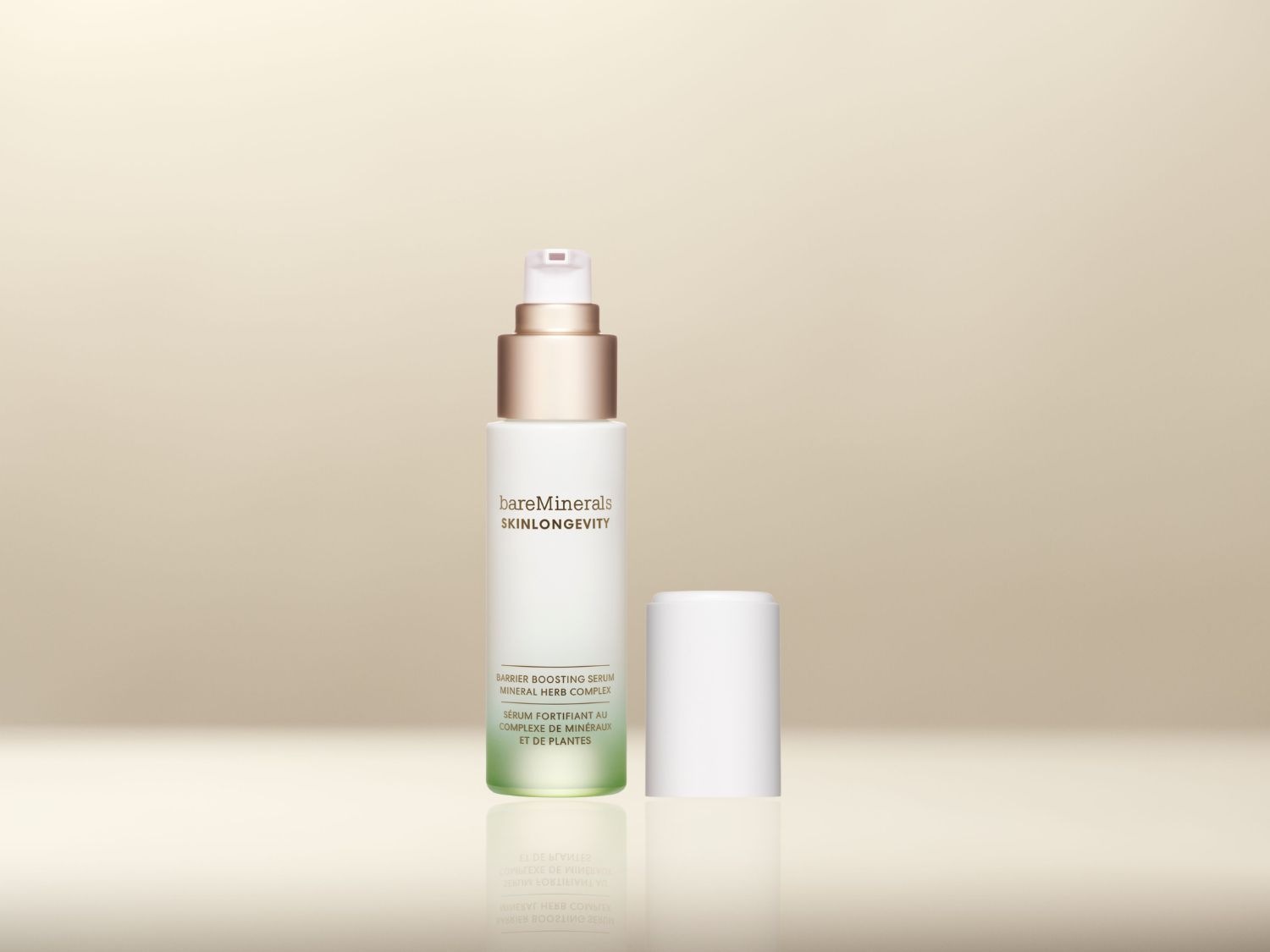 Voici le sérum fortifiant Skinlongevity de bareMinerals, un complexe minéral aux herbes pour booster la barrière cutanée.