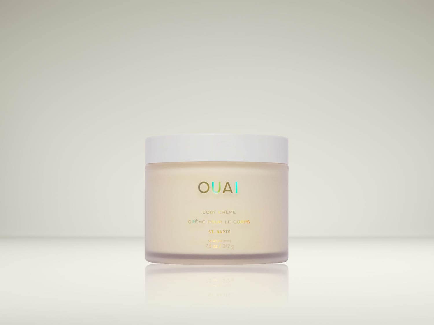 Le pot de crème pour le corps Ouai St. Barts, d'une contenance de 212 g, est présenté sur un fond blanc, avec un couvercle blanc et un corps de pot de couleur crème.
