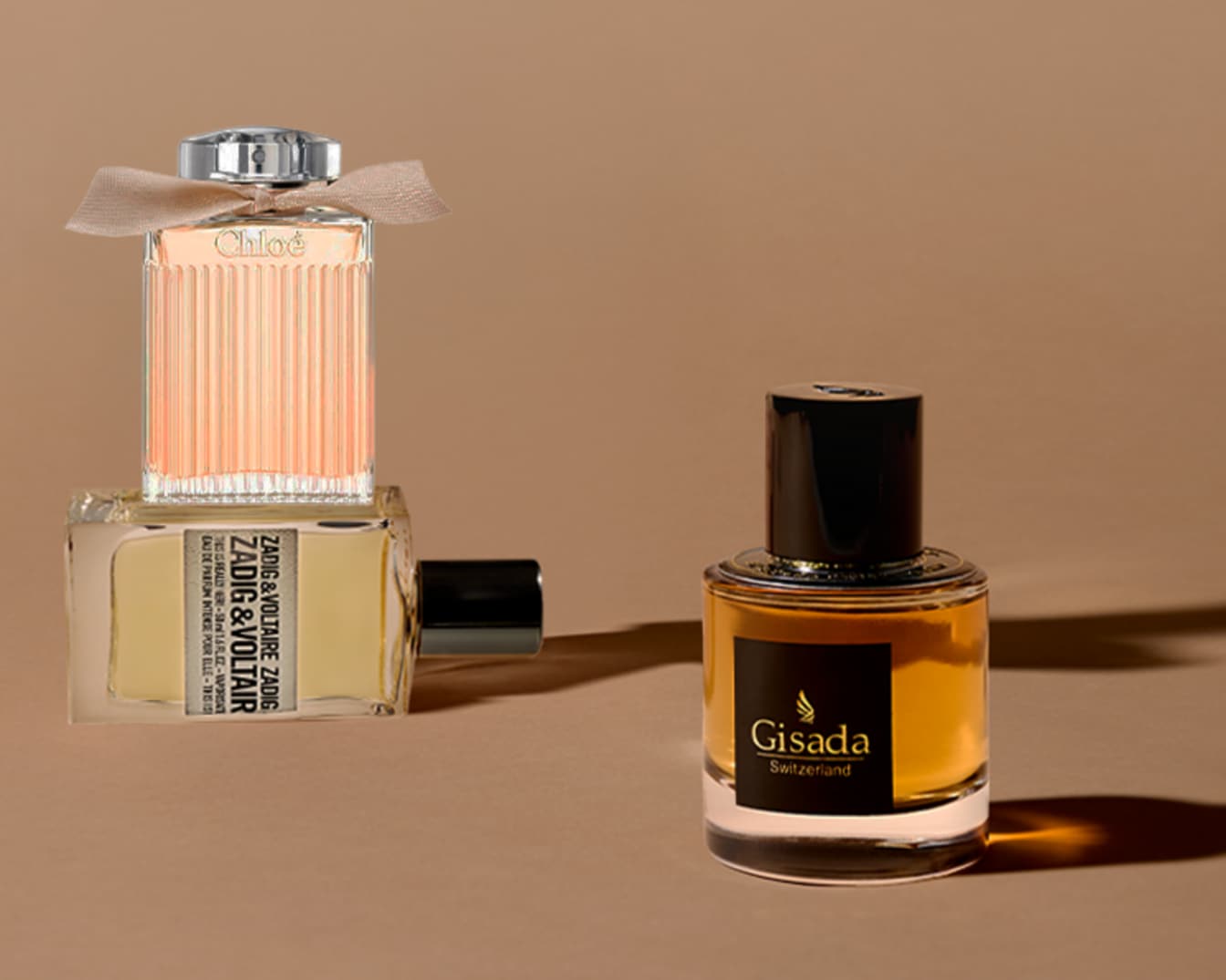 Štai trijų skirtingų kvepalų buteliukų nuotrauka: Chloé, Zadig & Voltaire ir Gisada, kiekvienas iš jų turi unikalius aromatus.