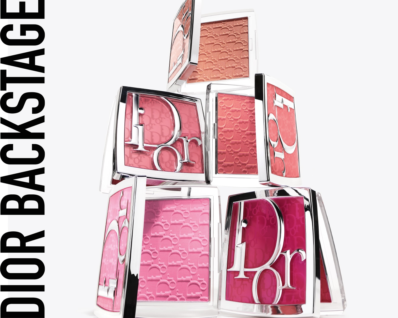 Découvrez la collection Dior Backstage avec une gamme de blushs aux teintes rosées et pêche, présentés dans des boîtiers élégants ornés du logo Dior.