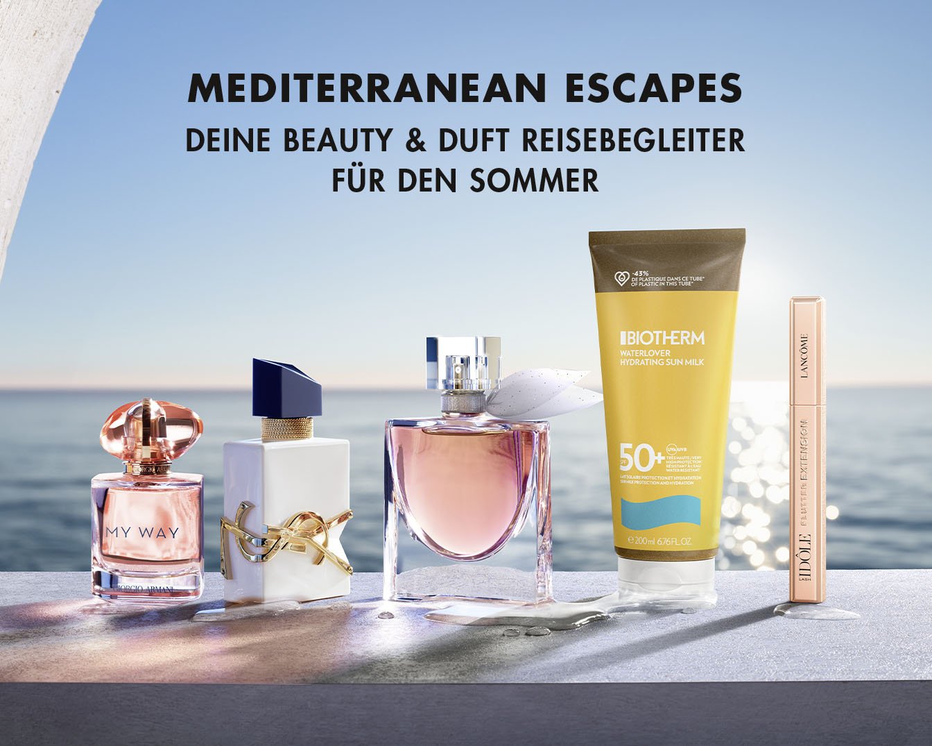 Entdecke deine Beauty- und Duft-Reisebegleiter für den Sommer: Parfums von Giorgio Armani, Yves Saint Laurent und Lancôme sowie Biotherm Sonnenschutz.