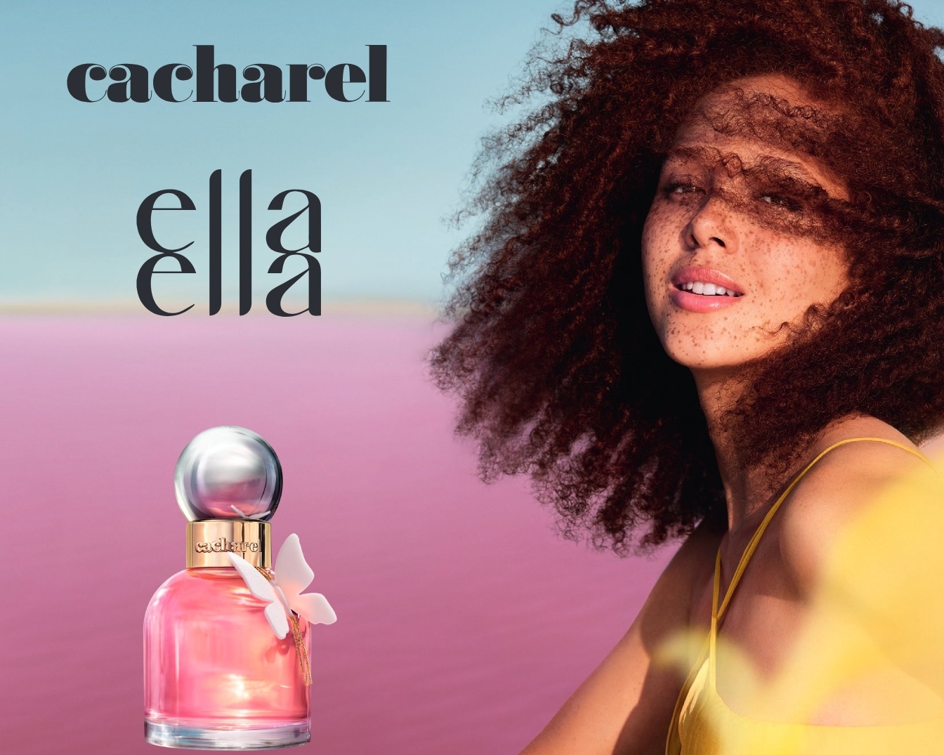 Découvrez Ella de Cacharel, un parfum floral et fruité dans un flacon rose orné d'un papillon, incarné par une femme aux cheveux bouclés et au teint éclatant.