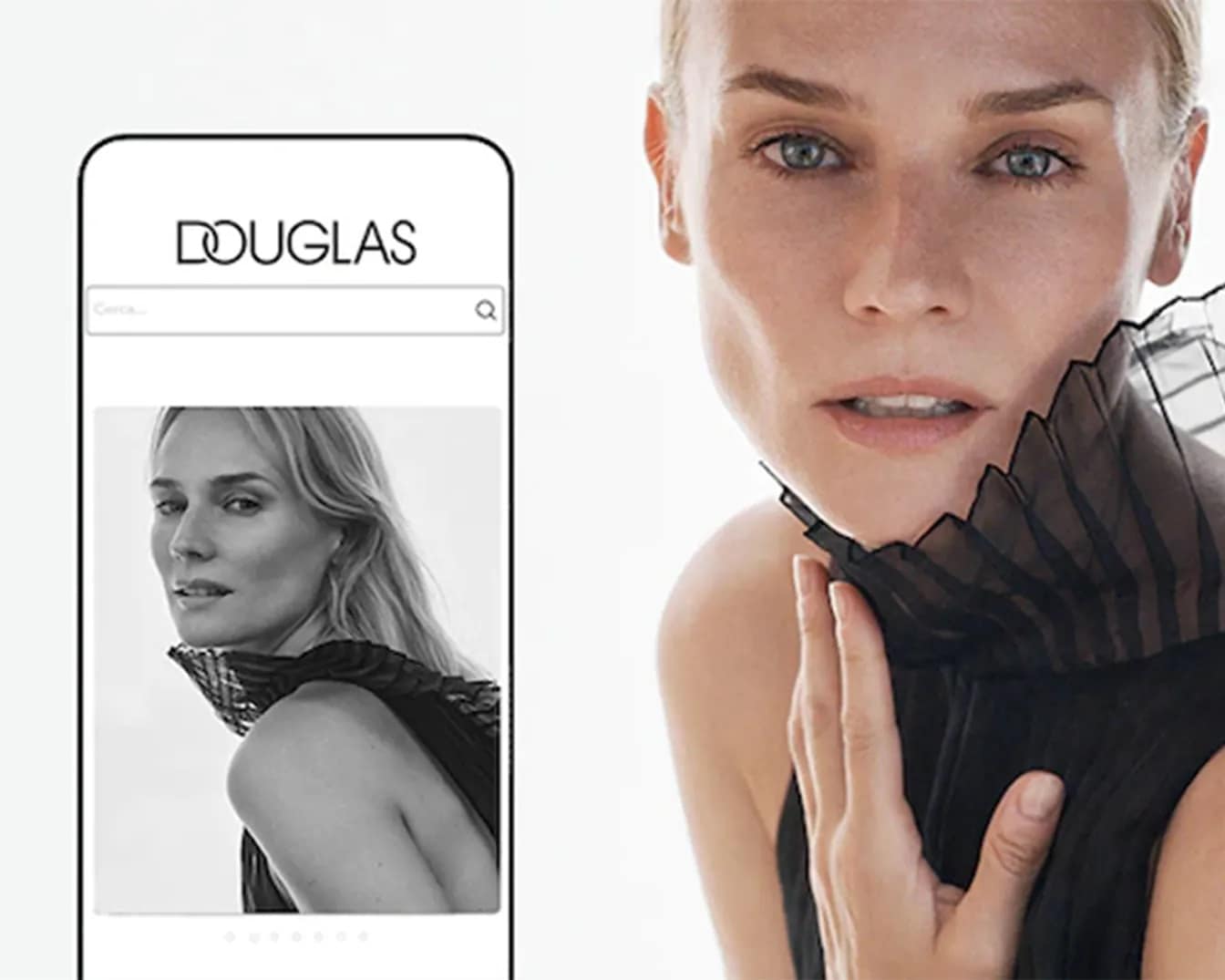 Primo piano di una donna bionda con occhi azzurri e un abito nero con volant, accanto a uno smartphone che mostra il sito web di Douglas.