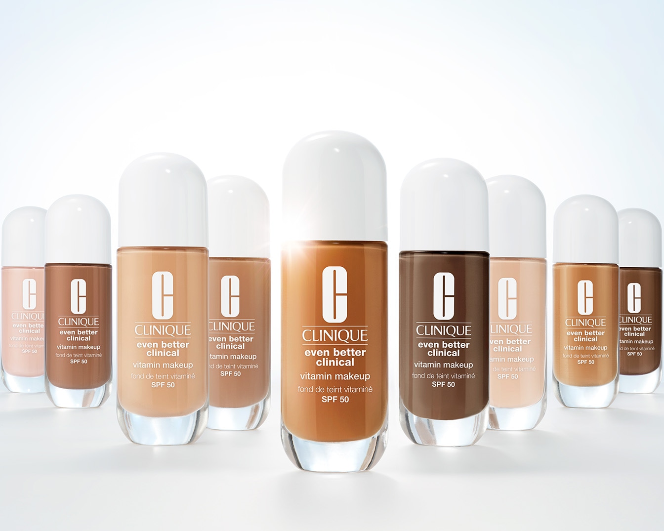 Découvrez le fond de teint vitaminé Even Better Clinical de Clinique, disponible dans une variété de teintes avec un FPS 50 pour protéger votre peau.