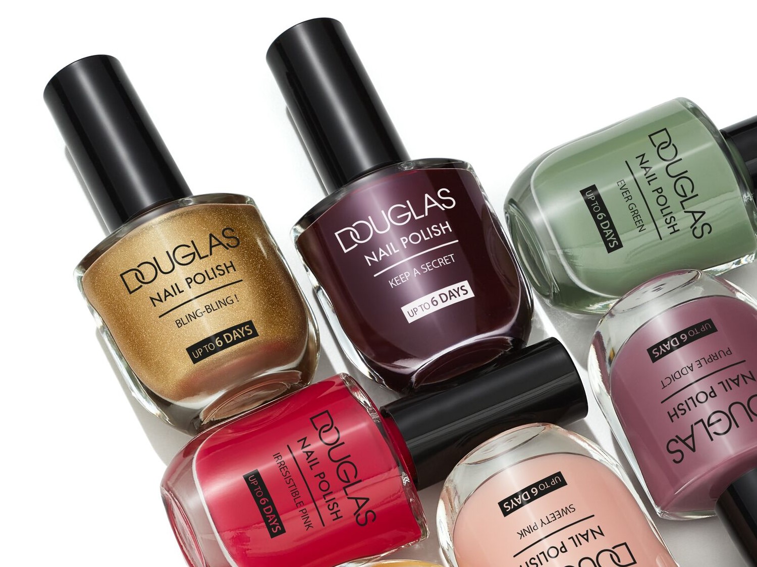 Ontdek de Douglas nagellak collectie: van sprankelend goud tot diep paars, elke kleur belooft tot 6 dagen perfectie.