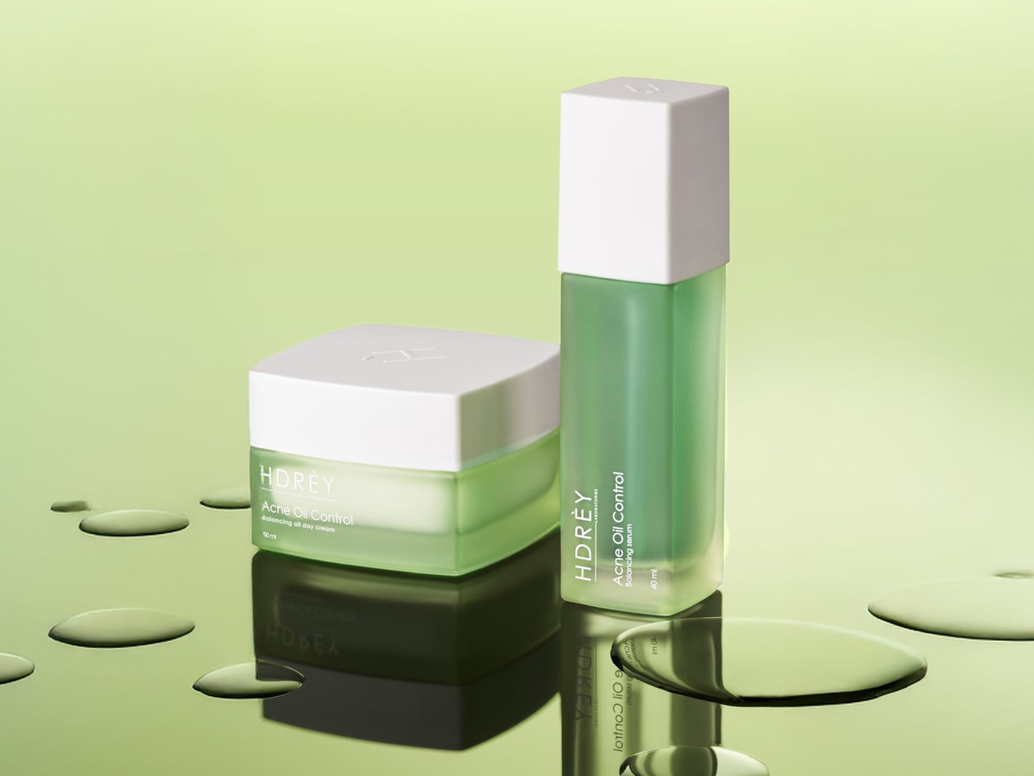 Zestaw do pielęgnacji skóry HDREy Acne Oil Control: krem na dzień i serum w zielonych opakowaniach, zapewniające równowagę i kontrolę sebum.