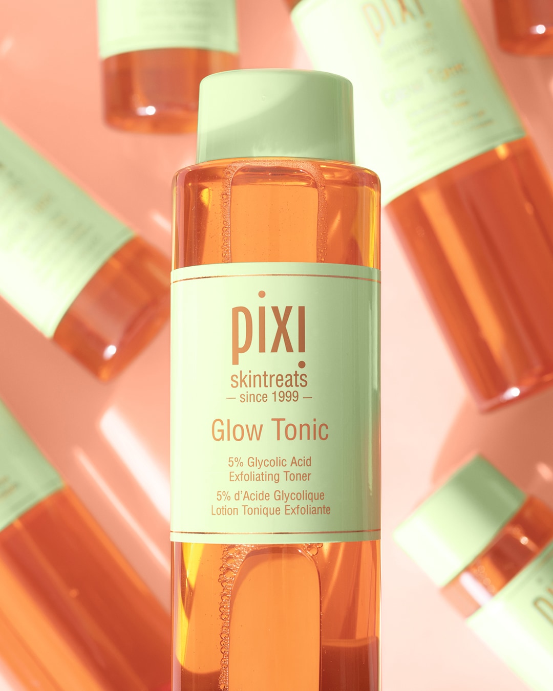 Przezroczysta butelka toniku Pixi Glow z jasnozieloną etykietą i zakrętką, zawierająca 5% kwas glikolowy, złuszczający tonik.