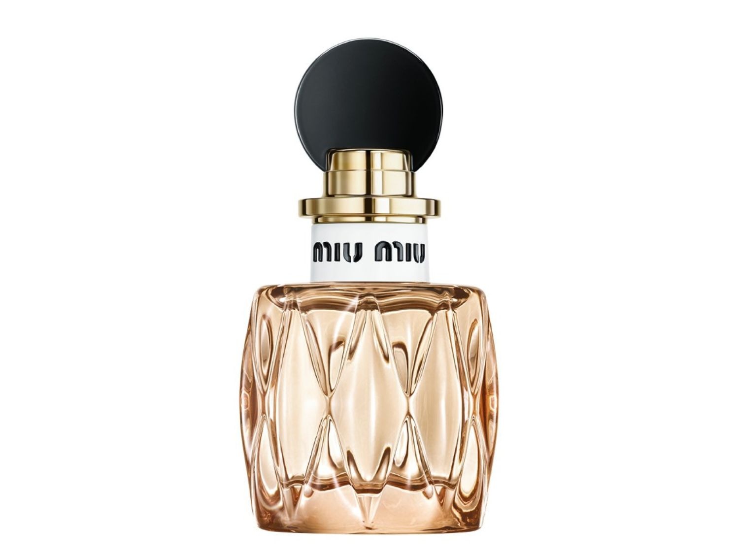 Découvrez le parfum Miu Miu dans son flacon en verre facetté doré, surmonté d'un bouchon noir élégant, une fragrance captivante pour sublimer votre quotidien.