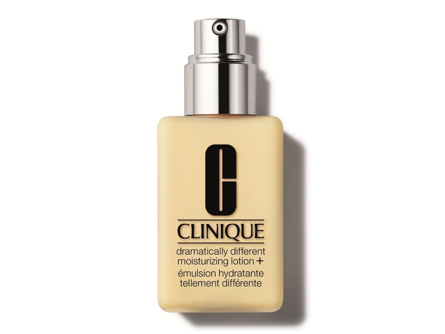 Voici l'émulsion hydratante Dramatically Different de Clinique dans son flacon carré jaune pâle avec une pompe argentée, promettant une peau hydratée et éclatante.